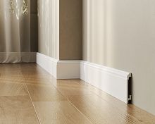 Quick-Step белый напольный плинтус из HD полимера QSSKRW05380